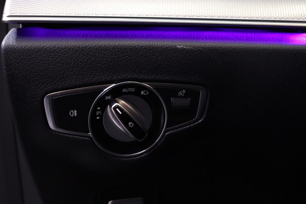 Mercedes-Benz - E - 220 d 4Matic A Business AMG / Multibeam LED / Burmester / Webasto / Panorama Mercedes-Benz - E - 220 d 4Matic A Business AMG / Multibeam LED / Burmester / Webasto / Panorama - Sedan