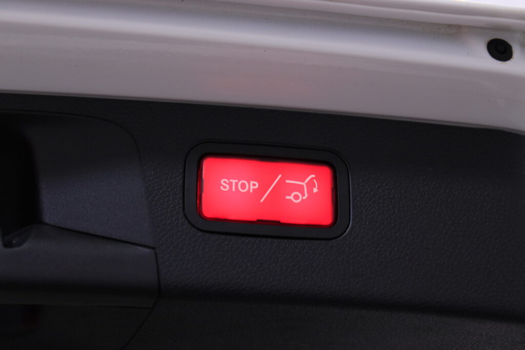 tuotekuva-Mercedes-Benz-E-YLR-379-2026-03-09-162007-32 tuotekuva-Mercedes-Benz-E-YLR-379-2026-03-09-162007-32