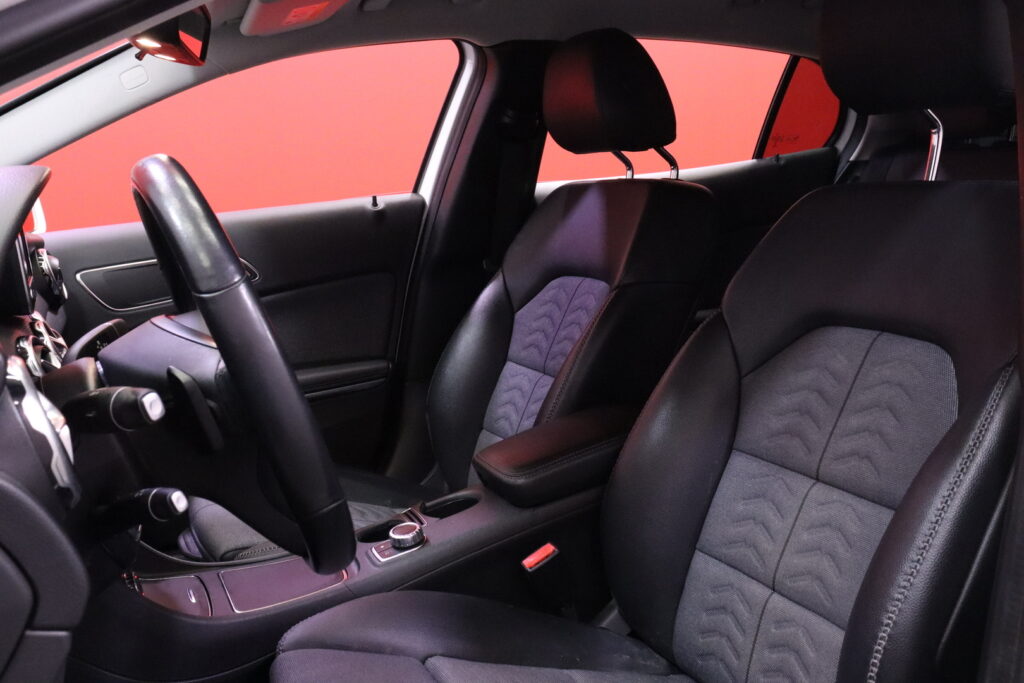 Mercedes-Benz - GLA - 180 A Premium Business // Suomi-auto / Juuri Huollettu! / IHC / Vakionopeudensäädin / Kamera / Style -paketti // Mercedes-Benz - GLA - 180 A Premium Business // Suomi-auto / Juuri Huollettu! / IHC / Vakionopeudensäädin / Kamera / Style -paketti // - Maastoauto