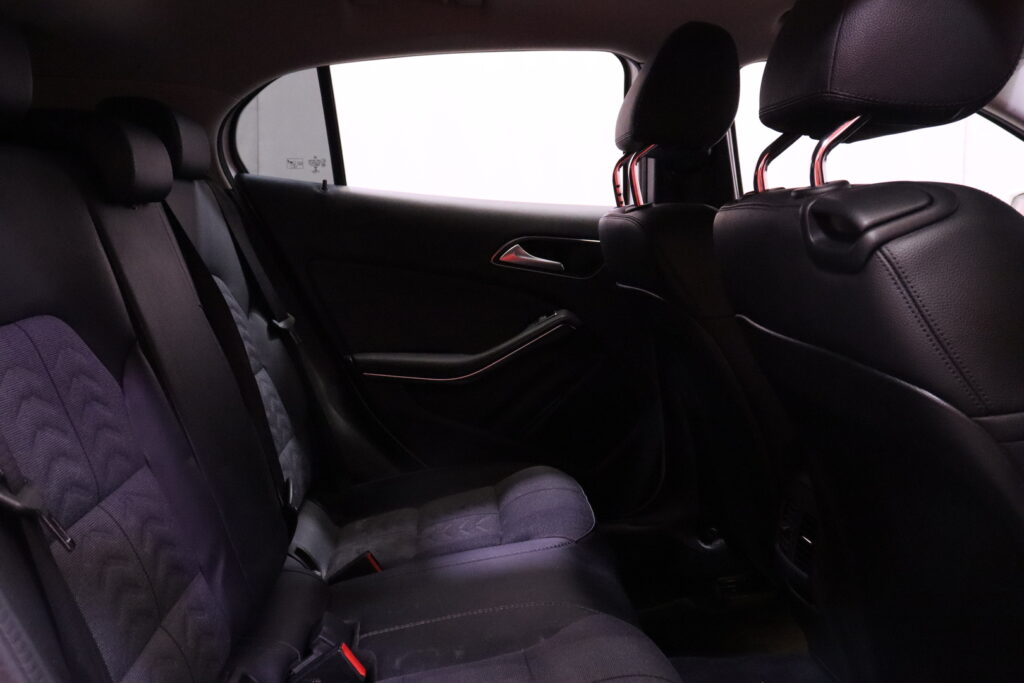 Mercedes-Benz - GLA - 180 A Premium Business // Suomi-auto / Juuri Huollettu! / IHC / Vakionopeudensäädin / Kamera / Style -paketti // Mercedes-Benz - GLA - 180 A Premium Business // Suomi-auto / Juuri Huollettu! / IHC / Vakionopeudensäädin / Kamera / Style -paketti // - Maastoauto