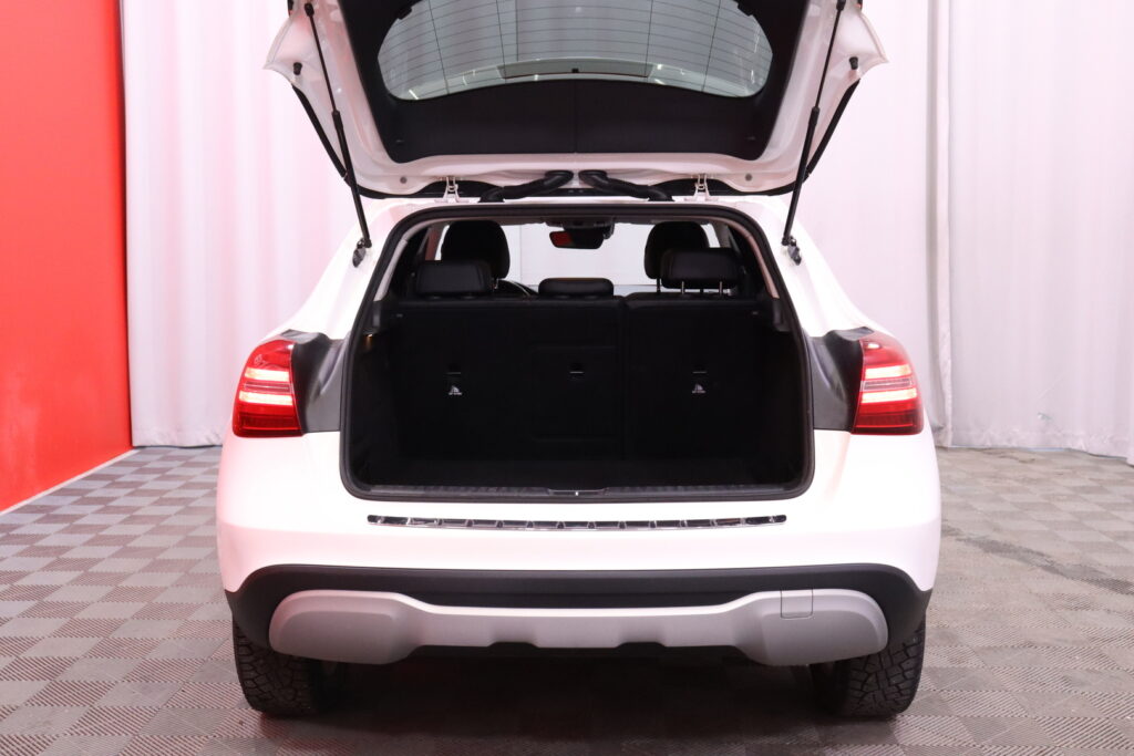 Mercedes-Benz - GLA - 180 A Premium Business // Suomi-auto / Juuri Huollettu! / IHC / Vakionopeudensäädin / Kamera / Style -paketti // Mercedes-Benz - GLA - 180 A Premium Business // Suomi-auto / Juuri Huollettu! / IHC / Vakionopeudensäädin / Kamera / Style -paketti // - Maastoauto