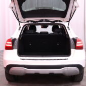 Mercedes-Benz - GLA - 180 A Premium Business // Suomi-auto / Juuri Huollettu! / IHC / Vakionopeudensäädin / Kamera / Style -paketti // - Maastoauto