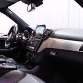 Mercedes-Benz - GLE - 500 e 4Matic AMG // Panoraama / Koukku / Sähkösäätöiset nahkapenkit / ILS - Maastoauto