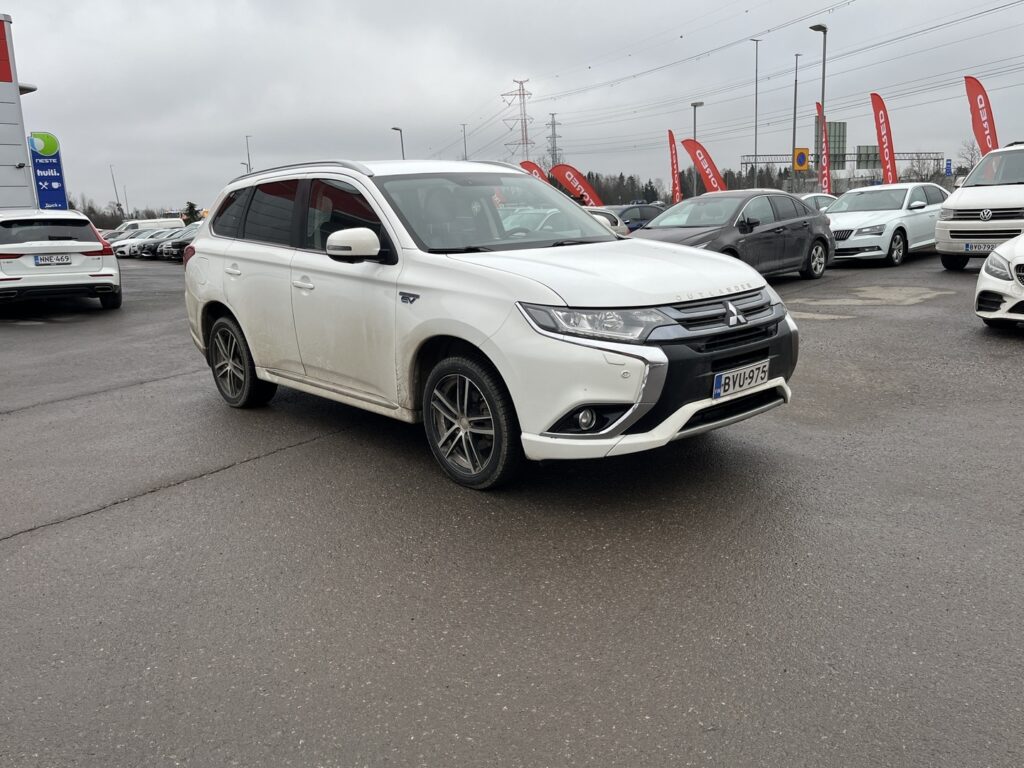 Mitsubishi - Outlander PHEV - Instyle Navi 4WD 5P - Maastoauto
