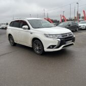 Mitsubishi - Outlander PHEV - Instyle Navi 4WD 5P - Maastoauto