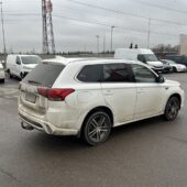 Mitsubishi - Outlander PHEV - Instyle Navi 4WD 5P - Maastoauto