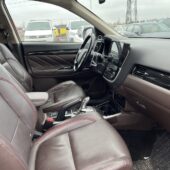 Mitsubishi - Outlander PHEV - Instyle Navi 4WD 5P - Maastoauto