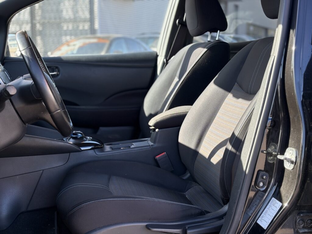 Nissan - Leaf - Acenta 40 kWh Driver Assist Pack FI // 360° / ACC / Kaistavahti / Navi / LED / Lämmitettävä ratti // Nissan - Leaf - Acenta 40 kWh Driver Assist Pack FI // 360° / ACC / Kaistavahti / Navi / LED / Lämmitettävä ratti // - Viistoperä