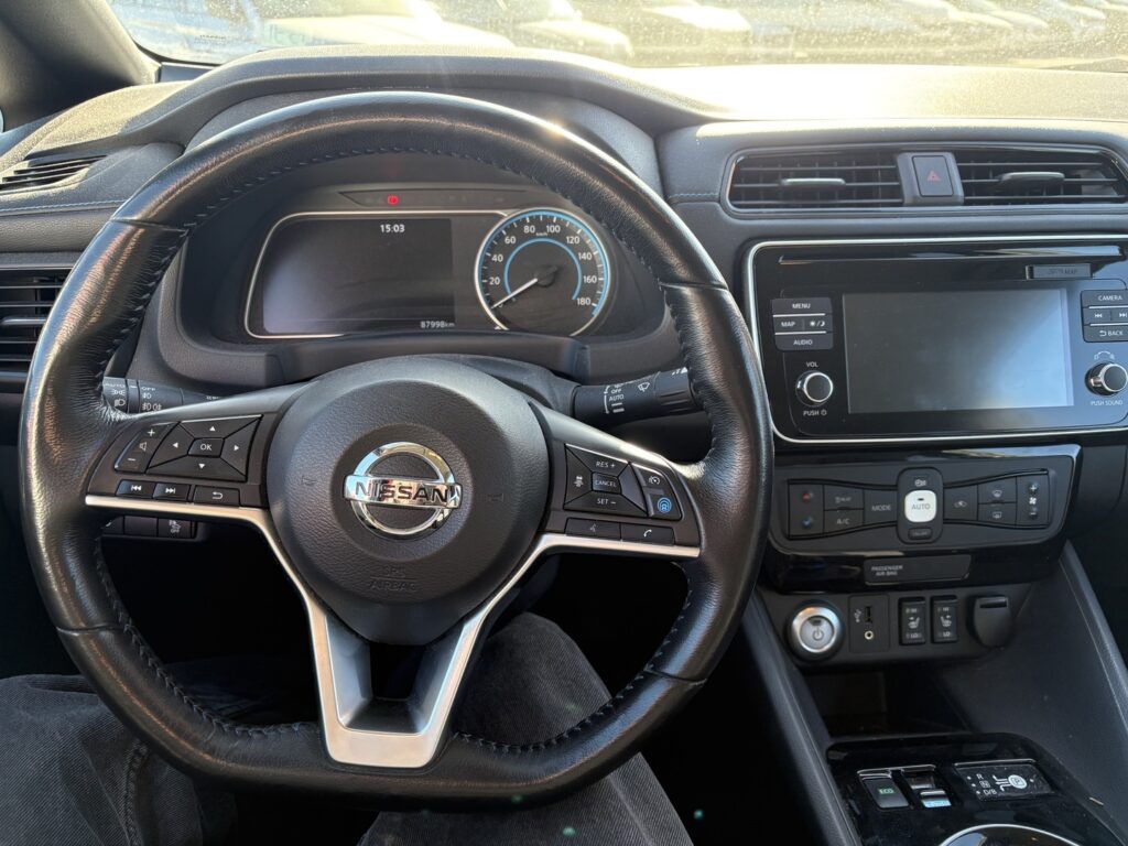 Nissan - Leaf - Acenta 40 kWh Driver Assist Pack FI // 360° / ACC / Kaistavahti / Navi / LED / Lämmitettävä ratti // Nissan - Leaf - Acenta 40 kWh Driver Assist Pack FI // 360° / ACC / Kaistavahti / Navi / LED / Lämmitettävä ratti // - Viistoperä