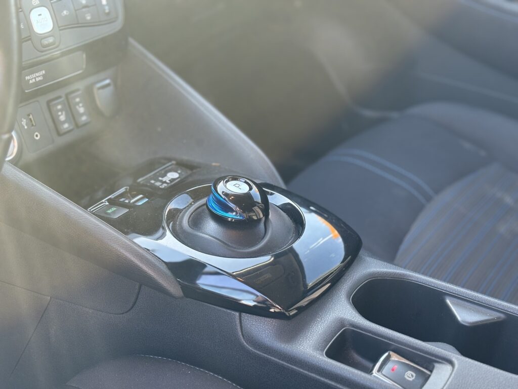 Nissan - Leaf - Acenta 40 kWh Driver Assist Pack FI // 360° / ACC / Kaistavahti / Navi / LED / Lämmitettävä ratti // Nissan - Leaf - Acenta 40 kWh Driver Assist Pack FI // 360° / ACC / Kaistavahti / Navi / LED / Lämmitettävä ratti // - Viistoperä