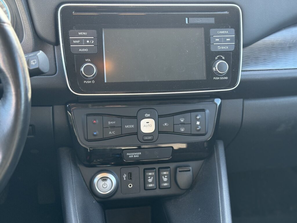 Nissan - Leaf - Acenta 40 kWh Driver Assist Pack FI // 360° / ACC / Kaistavahti / Navi / LED / Lämmitettävä ratti // Nissan - Leaf - Acenta 40 kWh Driver Assist Pack FI // 360° / ACC / Kaistavahti / Navi / LED / Lämmitettävä ratti // - Viistoperä