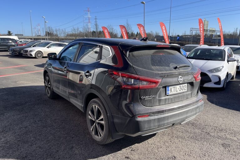 Nissan - Qashqai - DIG-T 140 N-Connecta 2WD 6M/T - Maastoauto