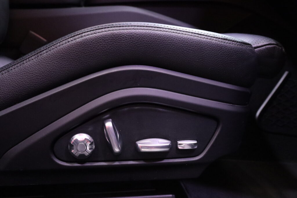 Porsche - Panamera - 4 E-Hybrid // Sport Chrono / PASM / Bose Premium / Panoraama / 360° kamera / Muistinahat // Porsche - Panamera - 4 E-Hybrid // Sport Chrono / PASM / Bose Premium / Panoraama / 360° kamera / Muistinahat // - Sedan