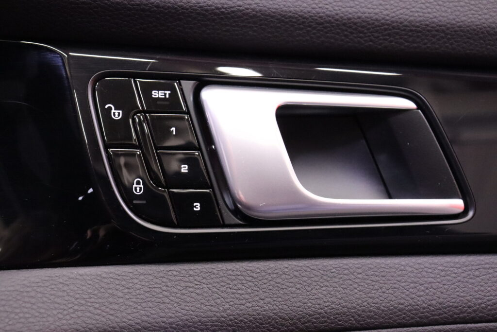 Porsche - Panamera - 4 E-Hybrid // Sport Chrono / PASM / Bose Premium / Panoraama / 360° kamera / Muistinahat // Porsche - Panamera - 4 E-Hybrid // Sport Chrono / PASM / Bose Premium / Panoraama / 360° kamera / Muistinahat // - Sedan