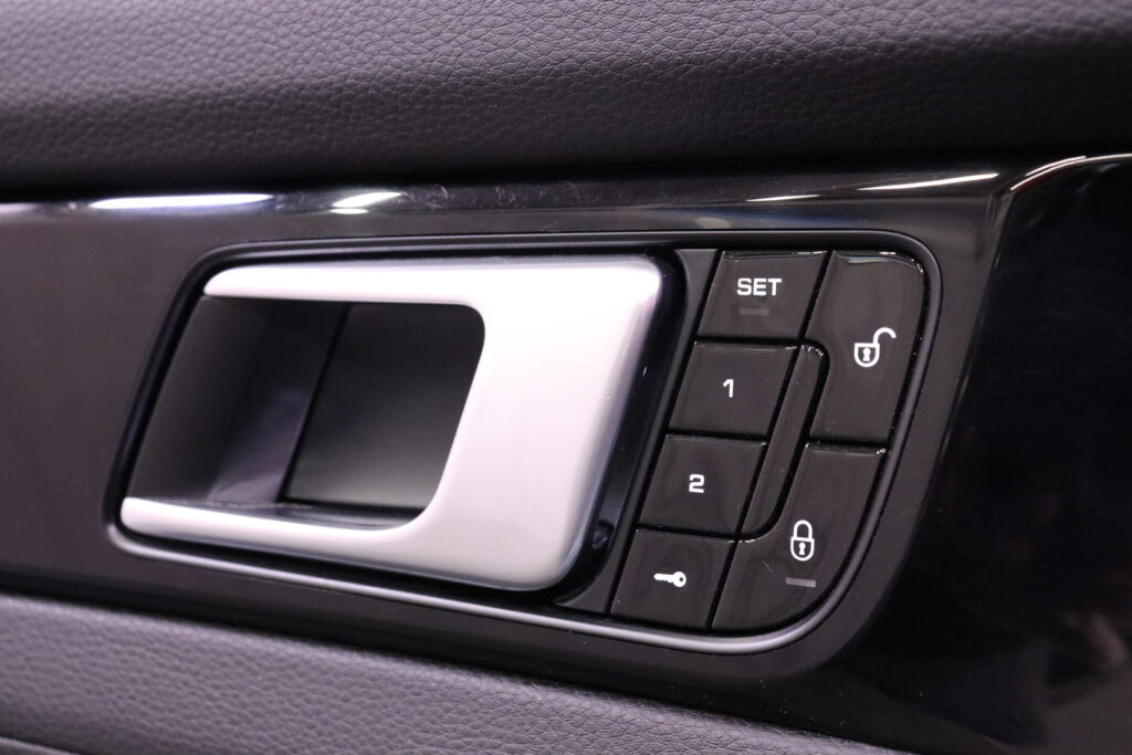 tuotekuva-Porsche-Panamera-ESC-835-2026-03-19-154505-18 tuotekuva-Porsche-Panamera-ESC-835-2026-03-19-154505-18