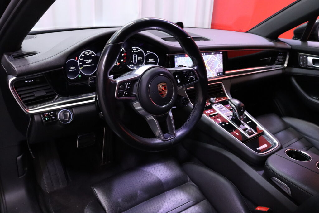 tuotekuva-Porsche-Panamera-ESC-835-2026-03-19-154505-21 tuotekuva-Porsche-Panamera-ESC-835-2026-03-19-154505-21