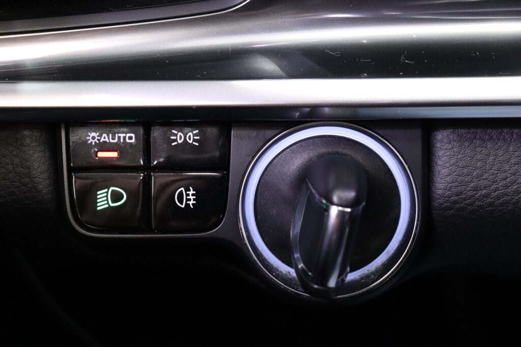 tuotekuva-Porsche-Panamera-ESC-835-2026-03-19-154505-22 tuotekuva-Porsche-Panamera-ESC-835-2026-03-19-154505-22