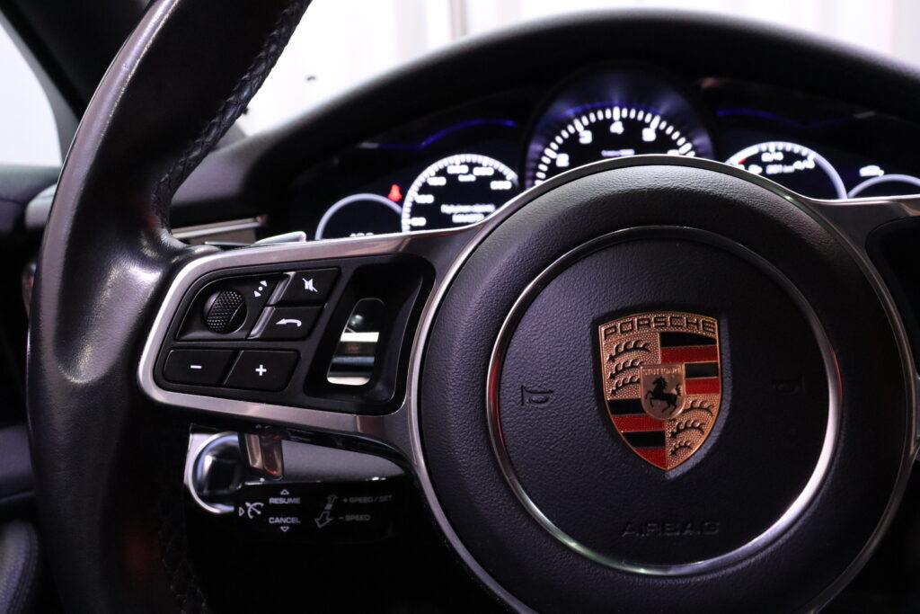 tuotekuva-Porsche-Panamera-ESC-835-2026-03-19-154505-23 tuotekuva-Porsche-Panamera-ESC-835-2026-03-19-154505-23