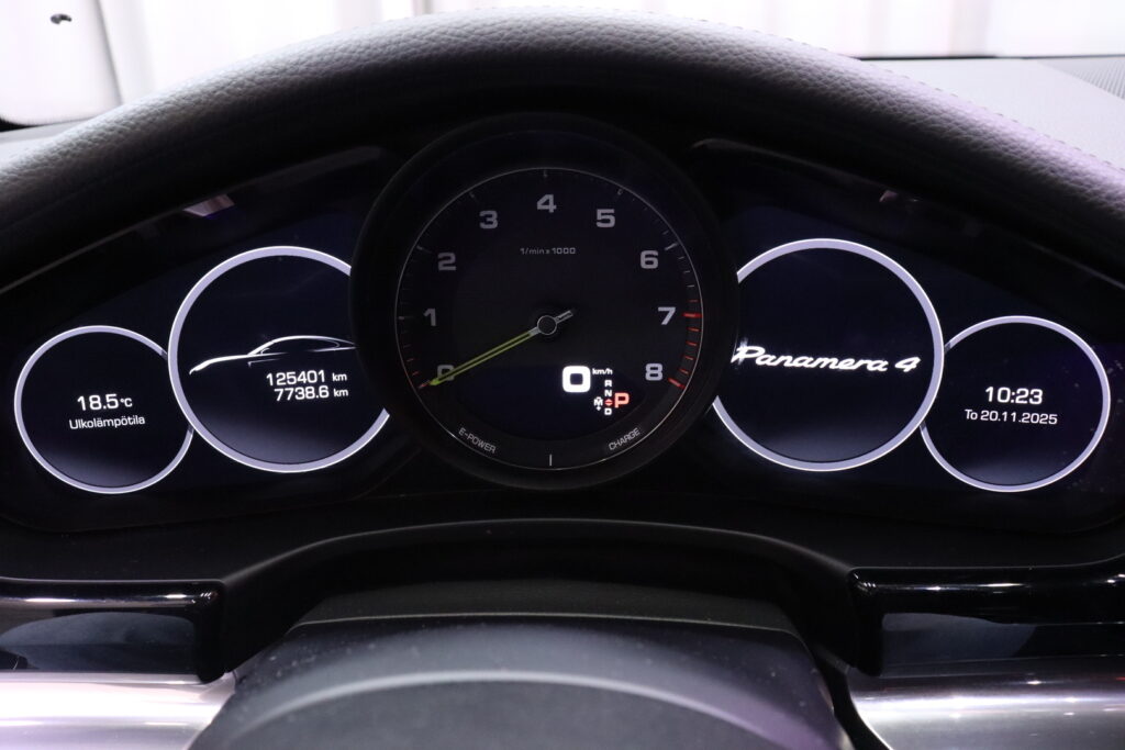 tuotekuva-Porsche-Panamera-ESC-835-2026-03-19-154505-24 tuotekuva-Porsche-Panamera-ESC-835-2026-03-19-154505-24