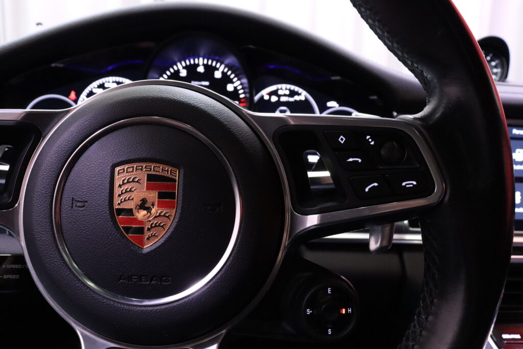 tuotekuva-Porsche-Panamera-ESC-835-2026-03-19-154505-25 tuotekuva-Porsche-Panamera-ESC-835-2026-03-19-154505-25