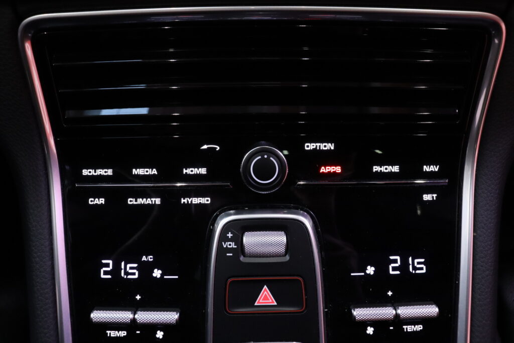 tuotekuva-Porsche-Panamera-ESC-835-2026-03-19-154505-35 tuotekuva-Porsche-Panamera-ESC-835-2026-03-19-154505-35