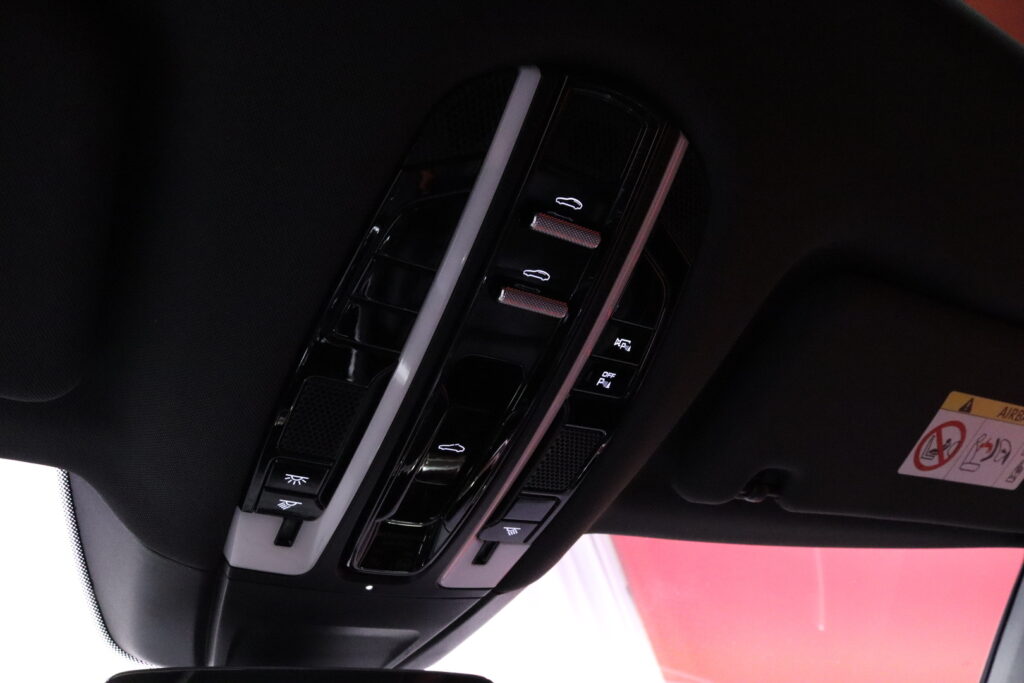 tuotekuva-Porsche-Panamera-ESC-835-2026-03-19-154505-38 tuotekuva-Porsche-Panamera-ESC-835-2026-03-19-154505-38