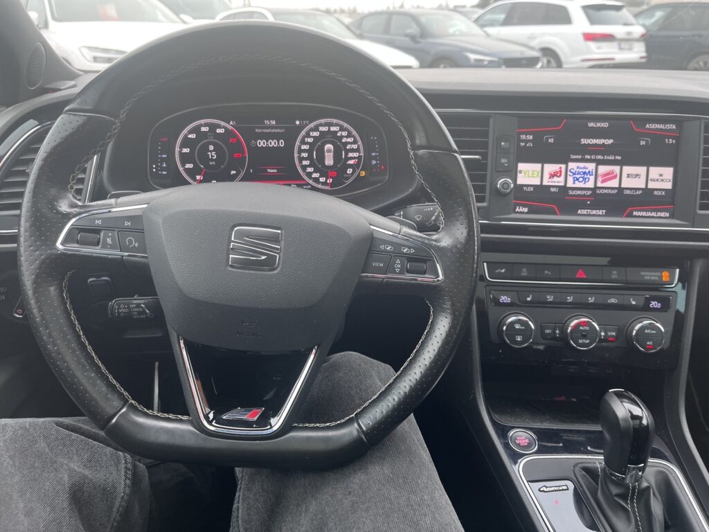 Seat - Leon ST - 2,0 TSI 300 4DRIVE Cupra DSG // ACC / Panorama / Beats / Kamera / LED // Seat - Leon ST - 2,0 TSI 300 4DRIVE Cupra DSG // ACC / Panorama / Beats / Kamera / LED // - Farmari