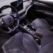 Skoda - Enyaq - 60 SportLine iV / 1.om Suomi-auto / ACC / 360-kamera / Crystal Lighting / Koukku / Sähköpenkki muistilla / Virtual Pedal / - Maastoauto