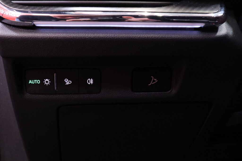 Skoda - Enyaq - 60 SportLine iV / 1.om Suomi-auto / ACC / 360-kamera / Crystal Lighting / Koukku / Sähköpenkki muistilla / Virtual Pedal / Skoda - Enyaq - 60 SportLine iV / 1.om Suomi-auto / ACC / 360-kamera / Crystal Lighting / Koukku / Sähköpenkki muistilla / Virtual Pedal / - Maastoauto