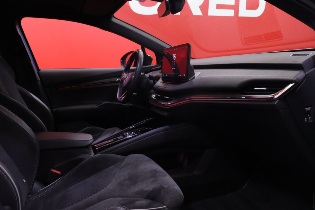 Skoda - Enyaq - 80x 4x4 SportLine iV // Matrix / ACC / DCC / Koukku / Panorama / Canton / 360° / Muistipenkit / Lämpöpumppu Skoda - Enyaq - 80x 4x4 SportLine iV // Matrix / ACC / DCC / Koukku / Panorama / Canton / 360° / Muistipenkit / Lämpöpumppu - Maastoauto