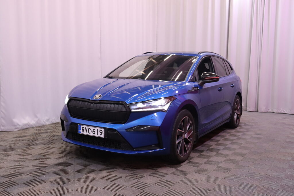 Skoda - Enyaq - 80x 4x4 SportLine iV // Matrix / ACC / DCC / Koukku / Panorama / Canton / 360° / Muistipenkit / Lämpöpumppu Skoda - Enyaq - 80x 4x4 SportLine iV // Matrix / ACC / DCC / Koukku / Panorama / Canton / 360° / Muistipenkit / Lämpöpumppu - Maastoauto