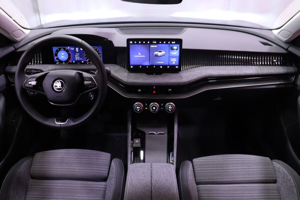 Skoda - Superb - 1.5 TSI eTEC Selection DSG Autom // Webasto / Adapt. vakkari / LED / Kamera / Carplay / Digimittaristo / Skoda - Superb - 1.5 TSI eTEC Selection DSG Autom // Webasto / Adapt. vakkari / LED / Kamera / Carplay / Digimittaristo / - Sedan