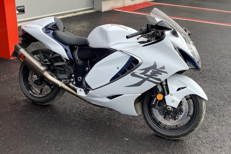 Suzuki - GSX - 1300R Hayabusa // Akrapovic / Suomi-pyörä / Huoltokirja / LC / TC / Cruise / Nyt on hieno! // - Moottoripyörä