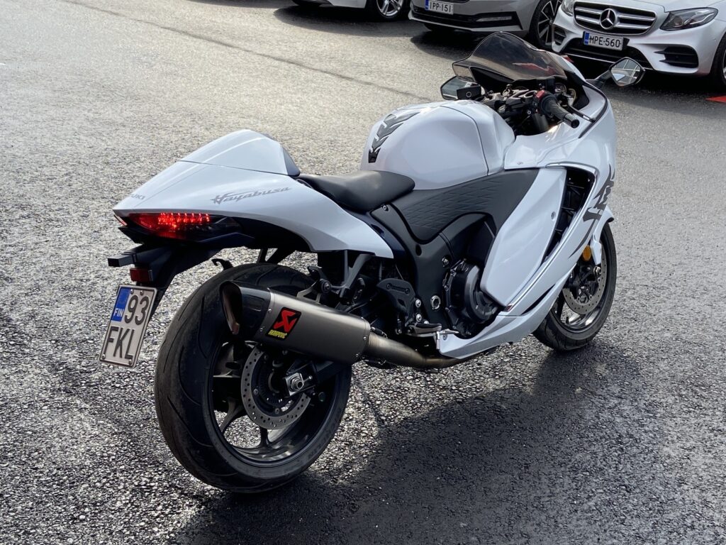 Suzuki - GSX - 1300R Hayabusa // Akrapovic / Suomi-pyörä / Huoltokirja / LC / TC / Cruise / Nyt on hieno! // - Moottoripyörä