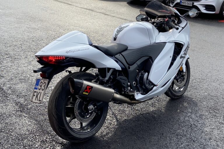 Suzuki - GSX - 1300R Hayabusa // Akrapovic / Suomi-pyörä / Huoltokirja / LC / TC / Cruise / Nyt on hieno! // - Moottoripyörä