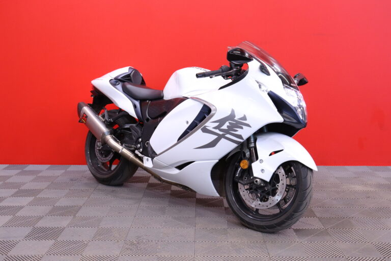 Suzuki - GSX - 1300R Hayabusa // Akrapovic / Suomi-pyörä / Huoltokirja / LC / TC / Cruise / Nyt on hieno! // - Moottoripyörä