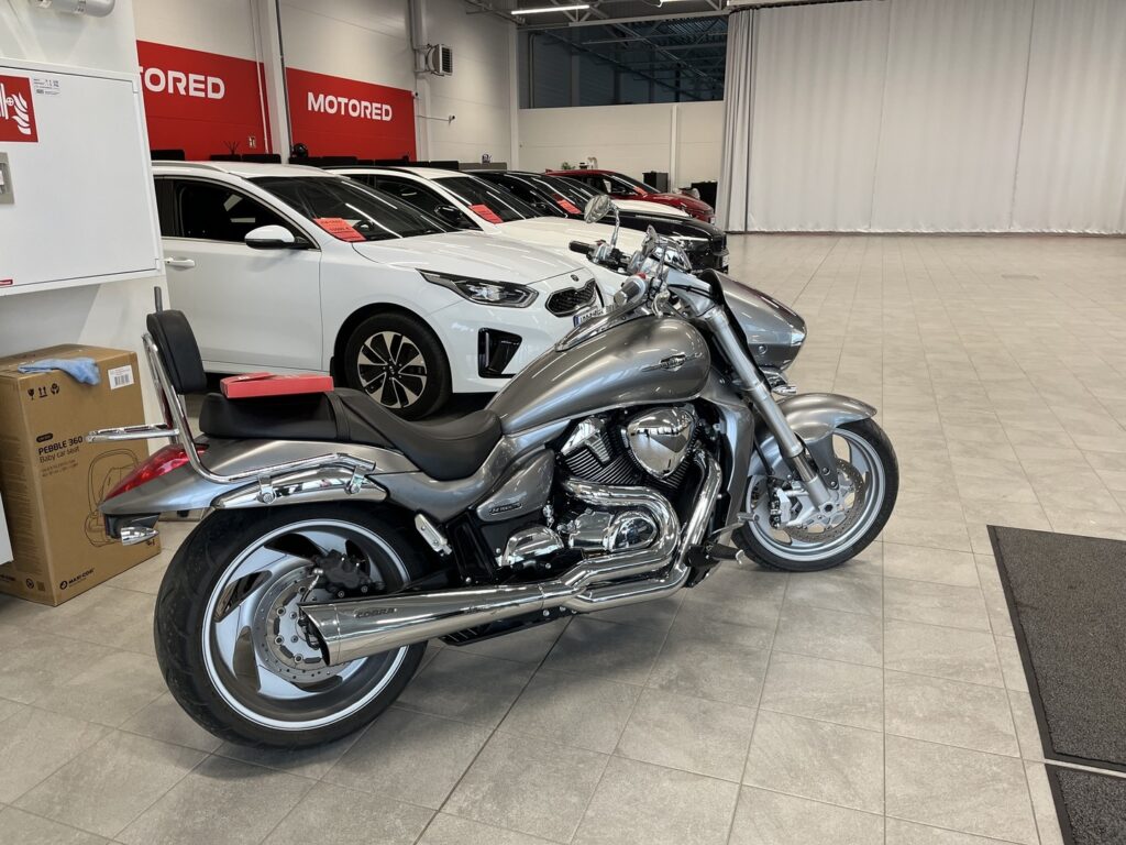 Suzuki - INTRUDER - M1800R // Cobra Putkisto / Huoltokirja / Sissybar // Suzuki - INTRUDER - M1800R // Cobra Putkisto / Huoltokirja / Sissybar // - Moottoripyörä