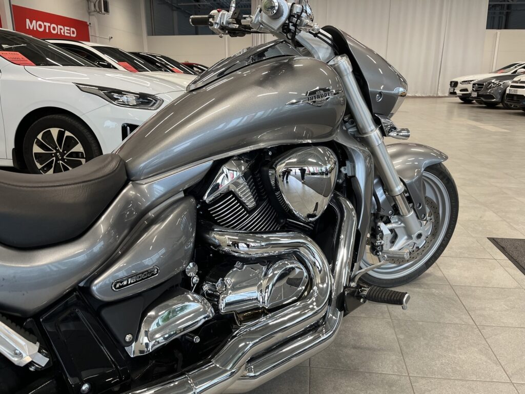 Suzuki - INTRUDER - M1800R // Cobra Putkisto / Huoltokirja / Sissybar // Suzuki - INTRUDER - M1800R // Cobra Putkisto / Huoltokirja / Sissybar // - Moottoripyörä
