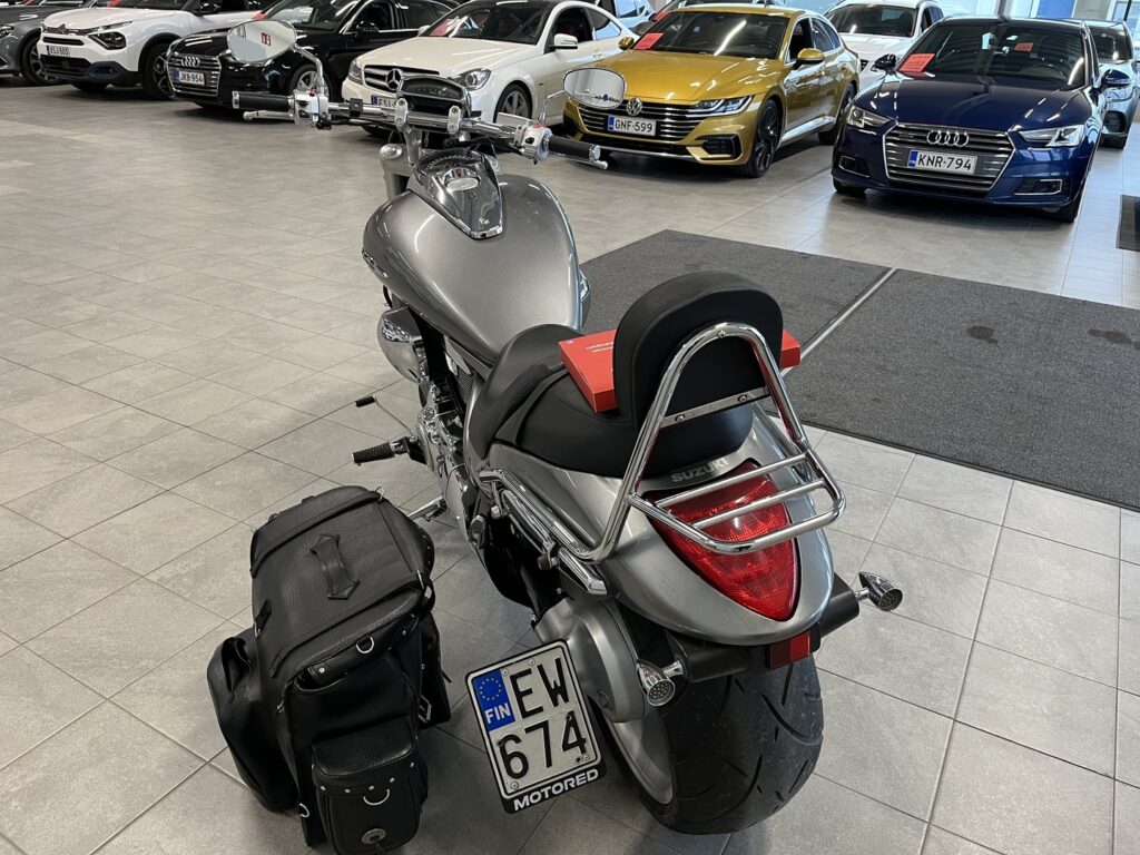 Suzuki - INTRUDER - M1800R // Cobra Putkisto / Huoltokirja / Sissybar // Suzuki - INTRUDER - M1800R // Cobra Putkisto / Huoltokirja / Sissybar // - Moottoripyörä