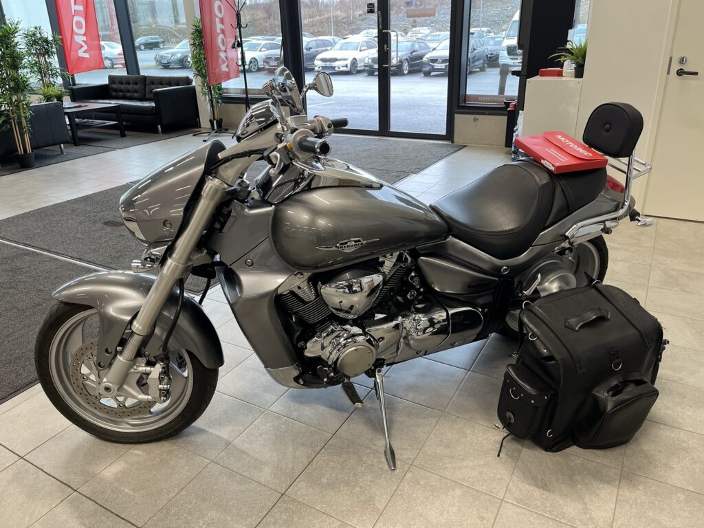 Suzuki - INTRUDER - M1800R // Cobra Putkisto / Huoltokirja / Sissybar // Suzuki - INTRUDER - M1800R // Cobra Putkisto / Huoltokirja / Sissybar // - Moottoripyörä