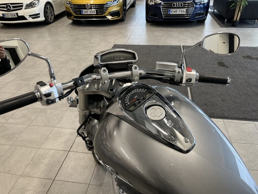 Suzuki - INTRUDER - M1800R // Cobra Putkisto / Huoltokirja / Sissybar // Suzuki - INTRUDER - M1800R // Cobra Putkisto / Huoltokirja / Sissybar // - Moottoripyörä