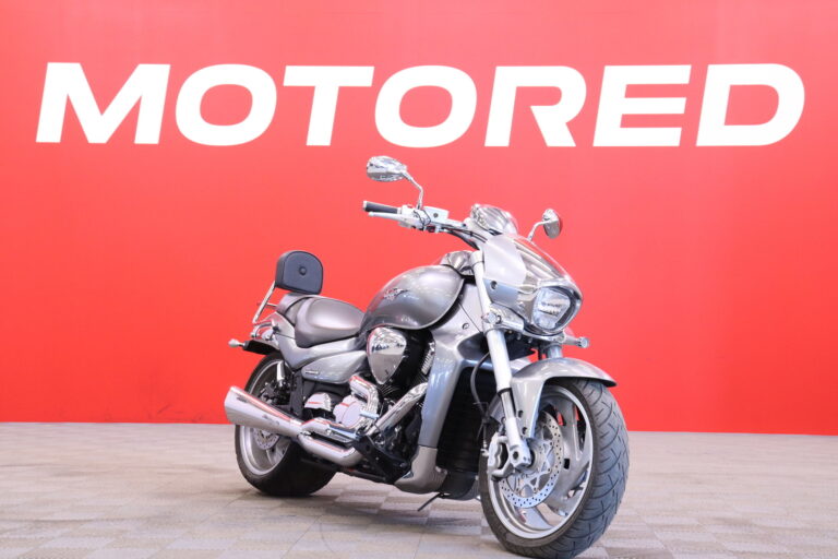 Suzuki - INTRUDER - M1800R // Cobra Putkisto / Huoltokirja / Sissybar // - Moottoripyörä