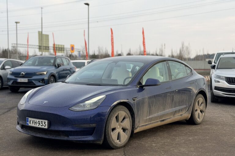 Tesla - Model 3 - Long Range - Sedan