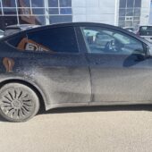 Tesla - Model Y - Long Range AWD / Premium Audio / Lasikatto / Koukku / Lämpöpumppu / Nahat - Maastoauto