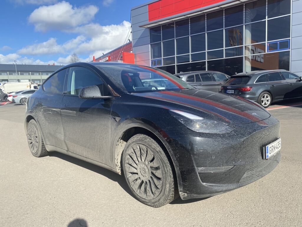 Tesla - Model Y - Long Range AWD / Premium Audio / Lasikatto / Koukku / Lämpöpumppu / Nahat Tesla - Model Y - Long Range AWD / Premium Audio / Lasikatto / Koukku / Lämpöpumppu / Nahat - Maastoauto