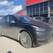 Tesla - Model Y - Long Range AWD / Premium Audio / Lasikatto / Koukku / Lämpöpumppu / Nahat - Maastoauto