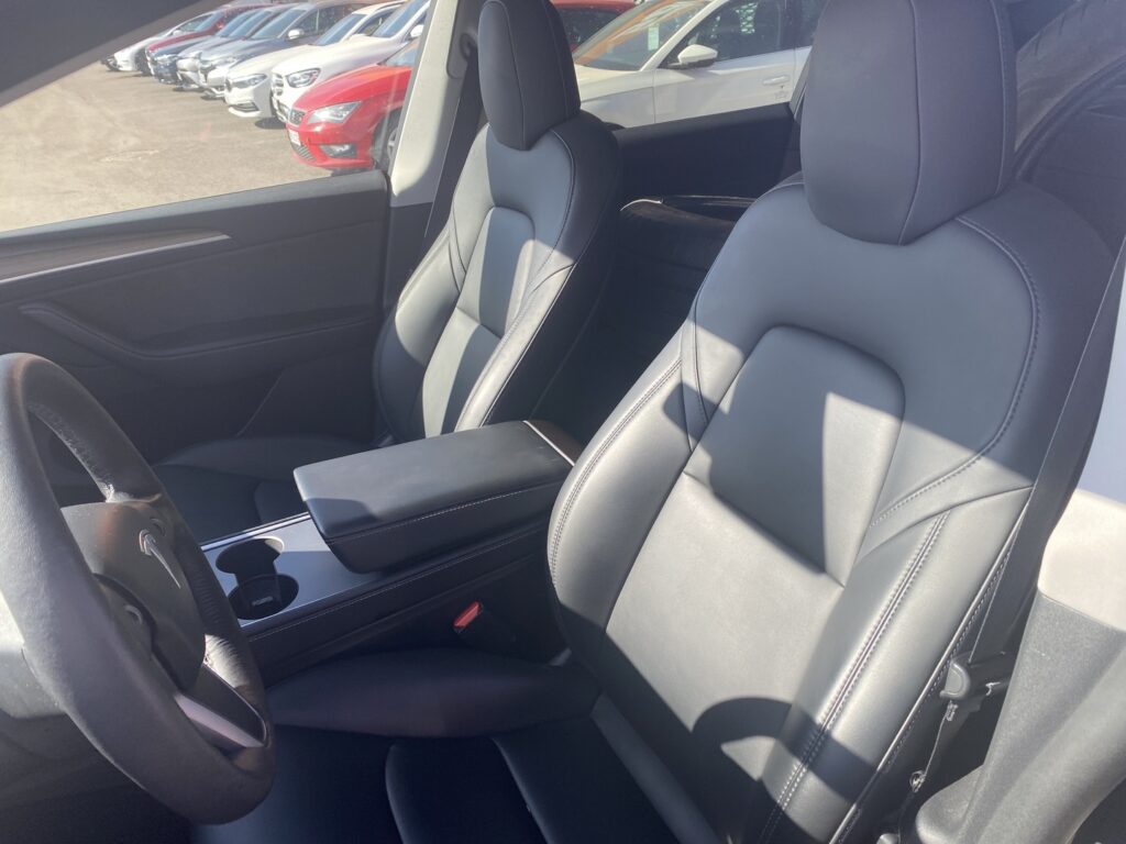 Tesla - Model Y - Long Range AWD / Premium Audio / Lasikatto / Koukku / Lämpöpumppu / Nahat Tesla - Model Y - Long Range AWD / Premium Audio / Lasikatto / Koukku / Lämpöpumppu / Nahat - Maastoauto