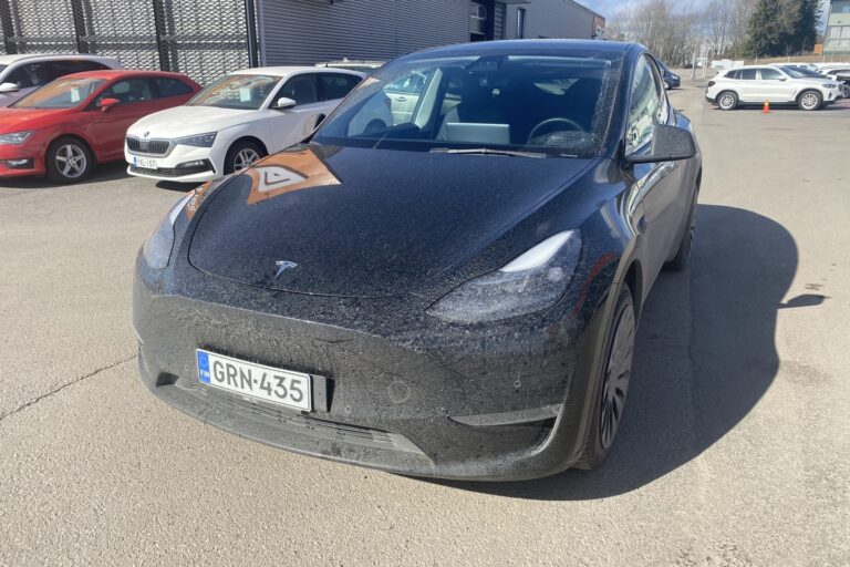 Tesla - Model Y - Long Range AWD / Premium Audio / Lasikatto / Koukku / Lämpöpumppu / Nahat - Maastoauto