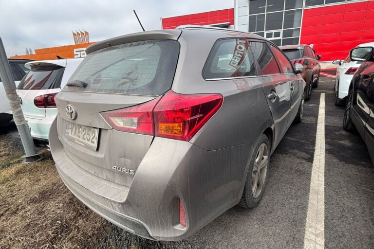 Toyota - Auris - Touring Sports 1,6 Valvematic Comfort - Farmari