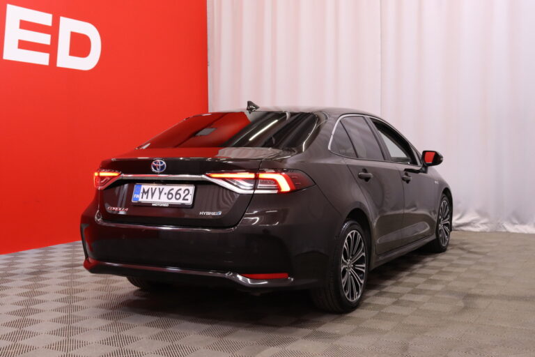 Toyota - Corolla - Sedan 1,8 Hybrid Style // ACC / Puolinahka / Navi / Keyless / Kamera / Led // - Sedan